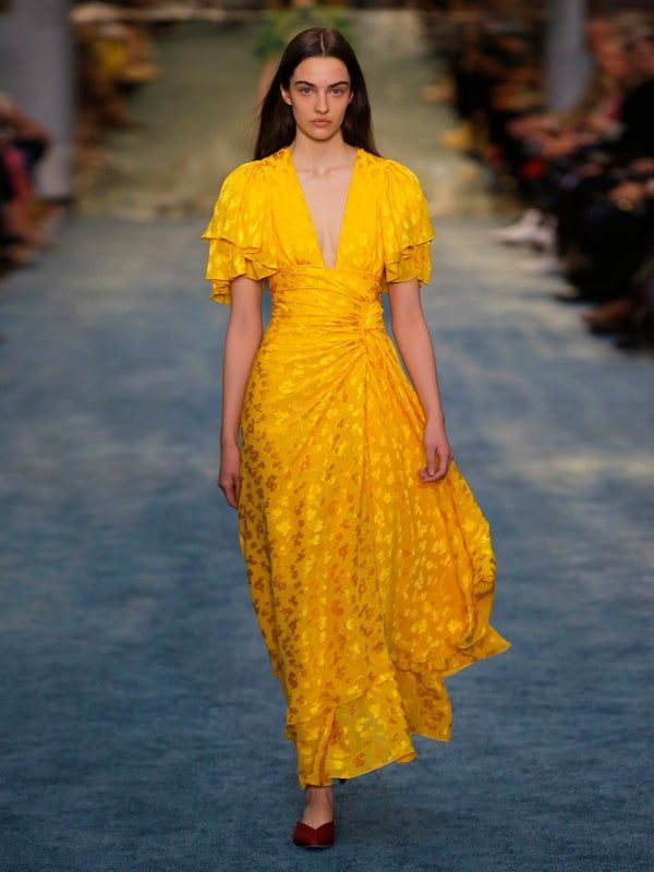 5 idées de looks en robe jaune