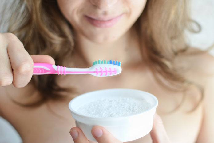 5 recettes pour blanchir les dents naturellement